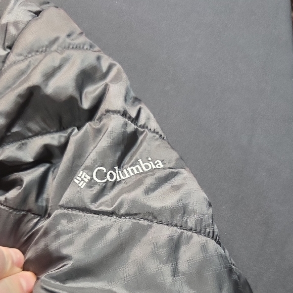 Columbia Women's Charcoal Puffer Jacket - Picture 3 of 6